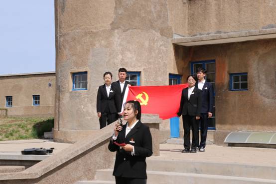 员工党员讲党课2.jpg